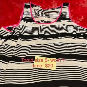 Torrid size 5 shirt
